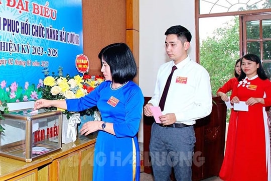 [Audio] Xây dựng đội ngũ cán bộ công đoàn cơ sở “vừa hồng, vừa chuyên”